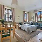 Two Bedroom Apartment For 6 People
