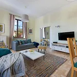 Two Bedroom Apartment For 6 People