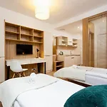 Wolska Residence Apartments With Parking By Noclegi Renters