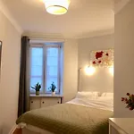 Beautiful Apartment In The Heart Of Warsaw, Poznanska