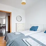 Vive Modern 3-Bedroom Flat In Guarded Estate, Parking