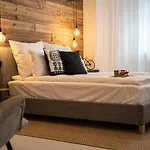 Folk By Anne Apartments & Rooms