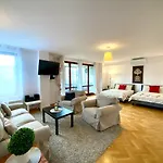 Center Warsaw - Apartmenty Jana Pawla II