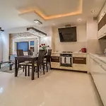 Modern & Central- Golden Apartments - City Center