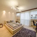 Modern & Central- Golden Apartments - City Center