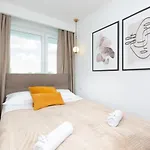 Metro Marymont Apartment By Noclegi Renters