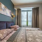 Bright And Charming- Golden Apartments- City Center&S18