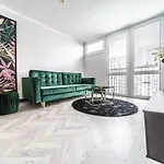 Modern And Stylish- Golden Apartments- City Center&G30