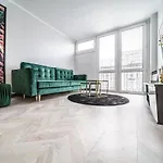 Modern And Stylish- Golden Apartments- City Center&G30