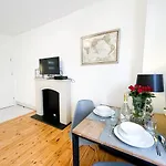 Superapart Tamka Ministudio, Family Friendly Abode