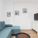 Studio Apartment Ochota Siemieńskiego by Renters