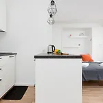Studio Apartment Ochota Siemieńskiego by Renters