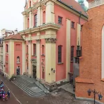 Old Town Ruby Apartment
