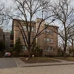 Downtown Studio Apartment By The Park By Noclegi Renters