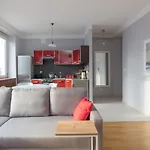 Metro Raclawicka Red Apartment