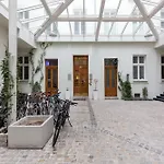 Lux Studio Kamienica Noakowskiego 16 by Renters