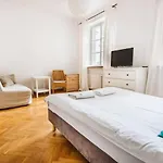 Golden Apartments/Old Town/C2/4