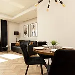 Platinum Towers Apartment With Parking By Renters Prestige