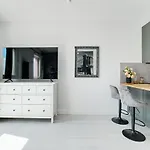 Targowa 10 London Studio