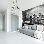 Targowa 10 London Studio