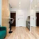 Easy & Comfortable, With Balcony, Very Close To The Center