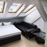 Hoza Apartments And Rooms