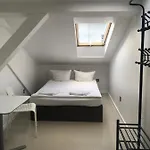 Hoza Apartments And Rooms