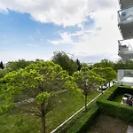 Bartycka Elegant Apartment