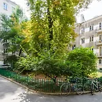 Labo Apartment Wspolna