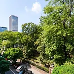 Labo Apartment Wspolna