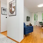 Central Apartment Solec Wilanowska By Noclegi Renters