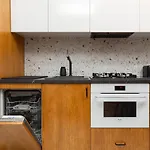 Central Apartment Solec Wilanowska By Noclegi Renters