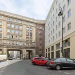 Metro Politechnika Studio Konstytucji By Renters
