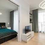 Wola Luxe Apartment