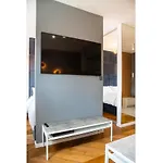 Nowa Praga Geometric Yellow Apartment