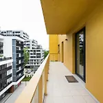 Yellow Soho Factory Apartment