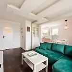 Saska Kepa Green Apartment