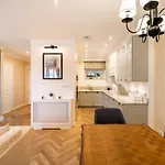 Lovely Apartment In The Heart Of Warsaw