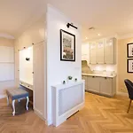 Lovely Apartment In The Heart Of Warsaw