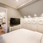 Lovely Apartment In The Heart Of Warsaw