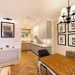 Lovely Apartment In The Heart Of Warsaw