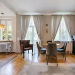 Premium Artdeco Boutique