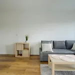 White Studio Targowa 10