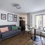 Krakowskie Przedmiescie 19 - 600M Od Zamku Krolewskiego - 50M Od Palacu Prezydenckiego - 800M Od Stacji Metra Nowy Swiat - Better Rental
