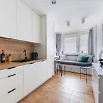 Sliska 3 - Studio - 100M Od Zlotych Tarasow Oraz 200M Od Dworca Centralnego, Piekny Widok Na Panorame Warszawy - Wifi - Smart Tv 55 Cali - Better Rental