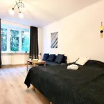 Great Life - Apartment Next To Metro Station