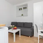 Micro Apartment Near Fort Mokotow By Noclegi Renters