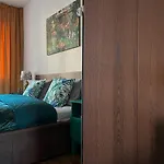 Elegant And Comfortable Apartment Warsaw