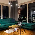 Qbik Artistic Cityscape Apartment