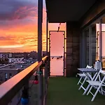 Qbik Artistic Cityscape Apartment